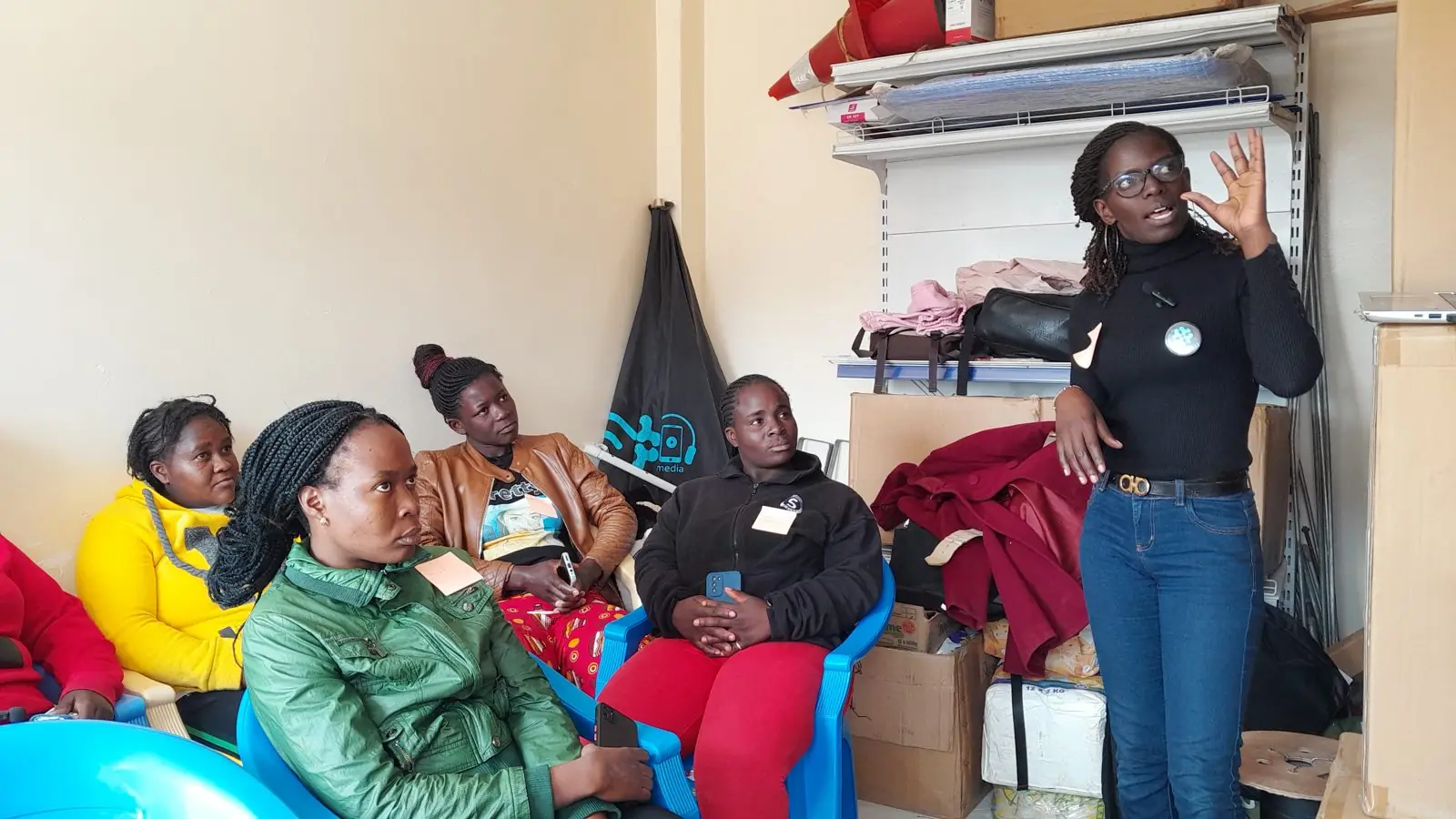 A konnekt Academy facilitator leads a grow-your-business session for local traders