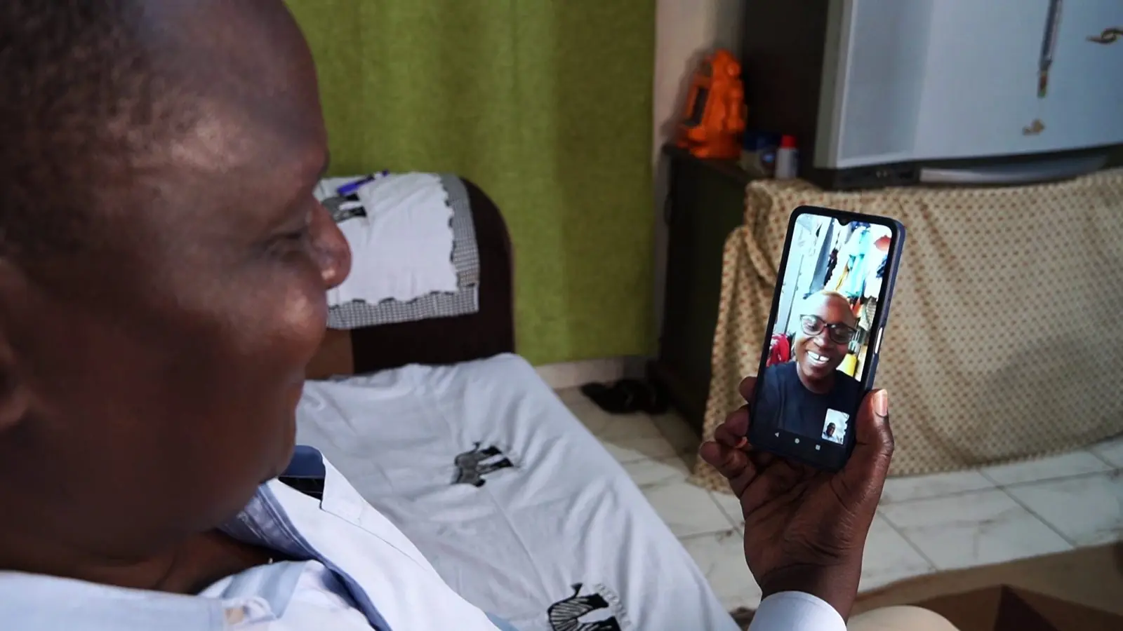 A konnekt customer on a video call at home