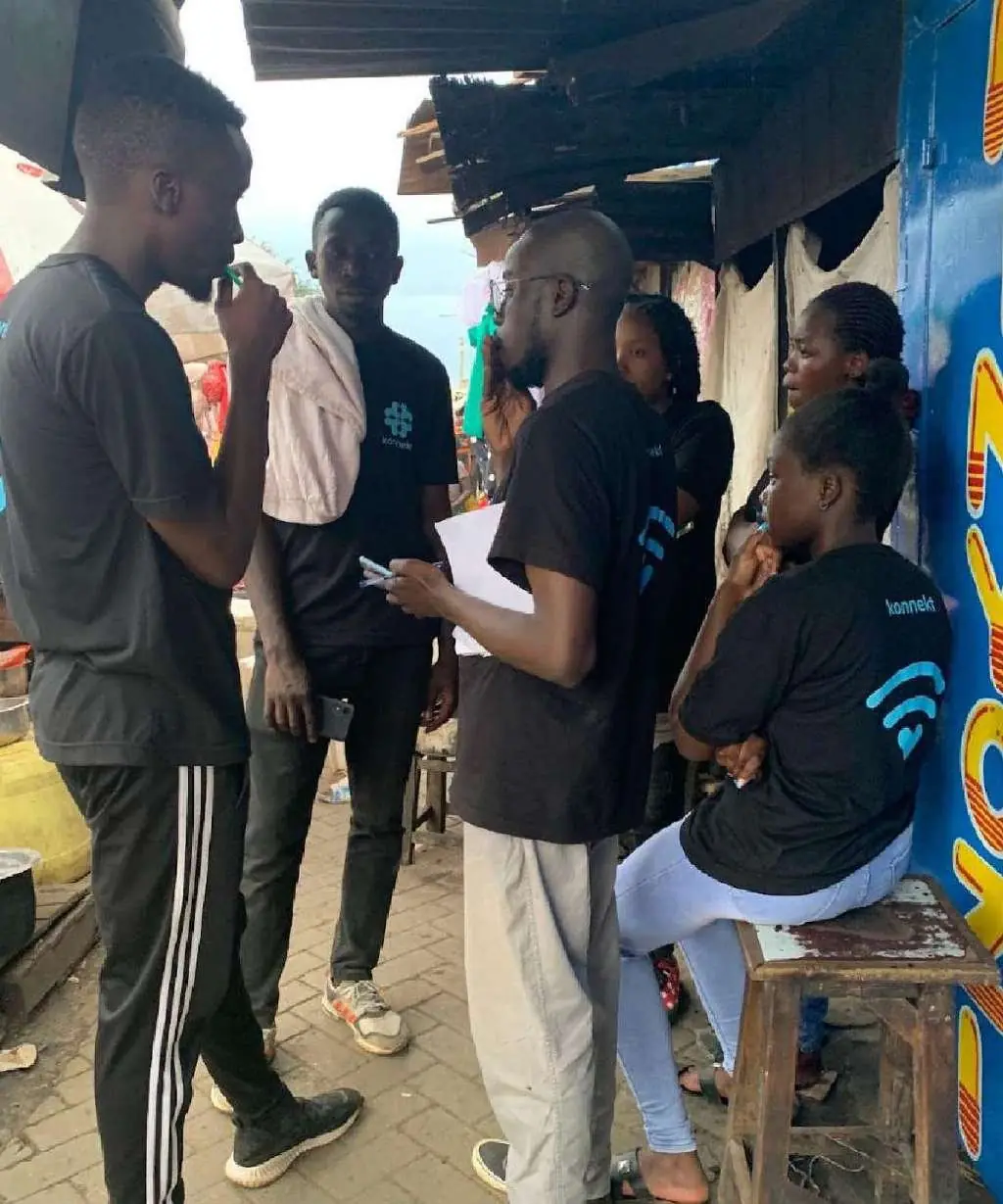 konnekt agents signing up customers on a busy street
